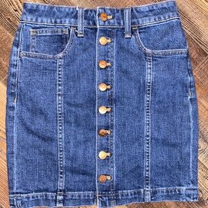 Madewell. Vintage inspired mini skirt. Classic high waist, buttons down front